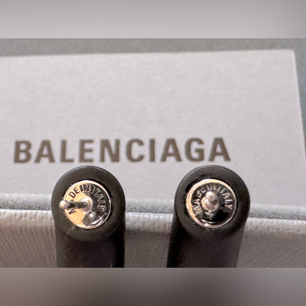 NEW🔥BALENCIAGA Love Carabiner Heart Hoop Earrings🔥 - Picture 11 of 12